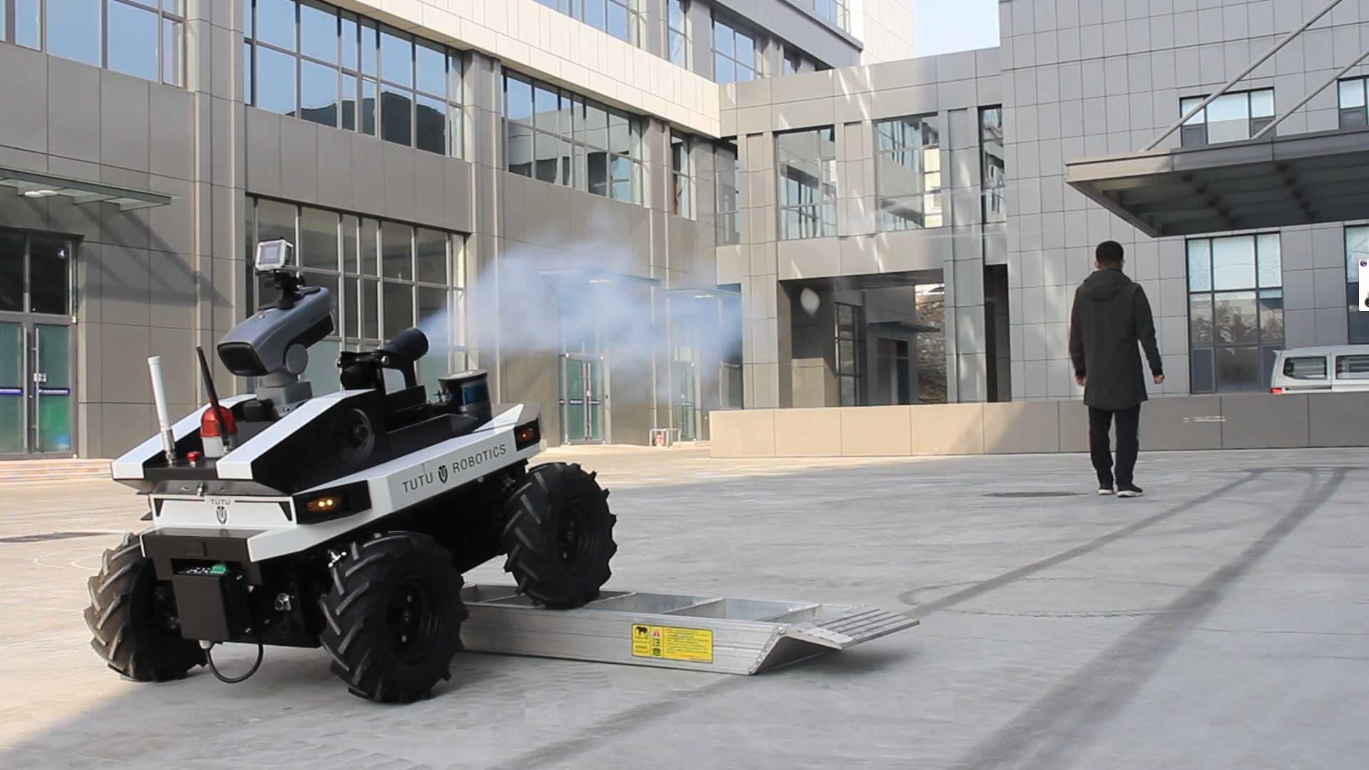 Outdoor Self-driving Autonomous Navigation Cooperative Security Robot WT1000